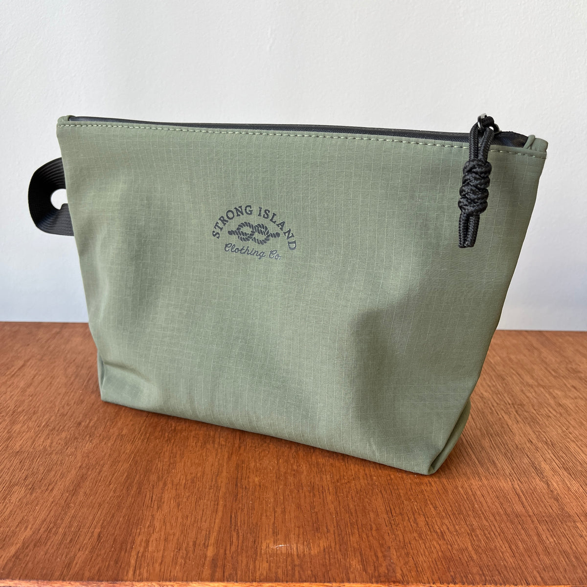 Strong Island // Travel Pouch - Forest Green