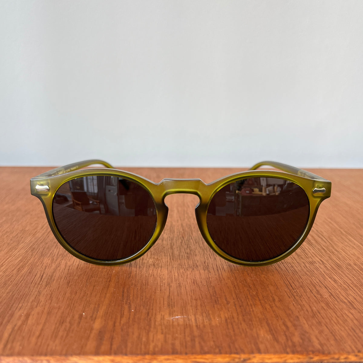 Round Sunglasses - Green