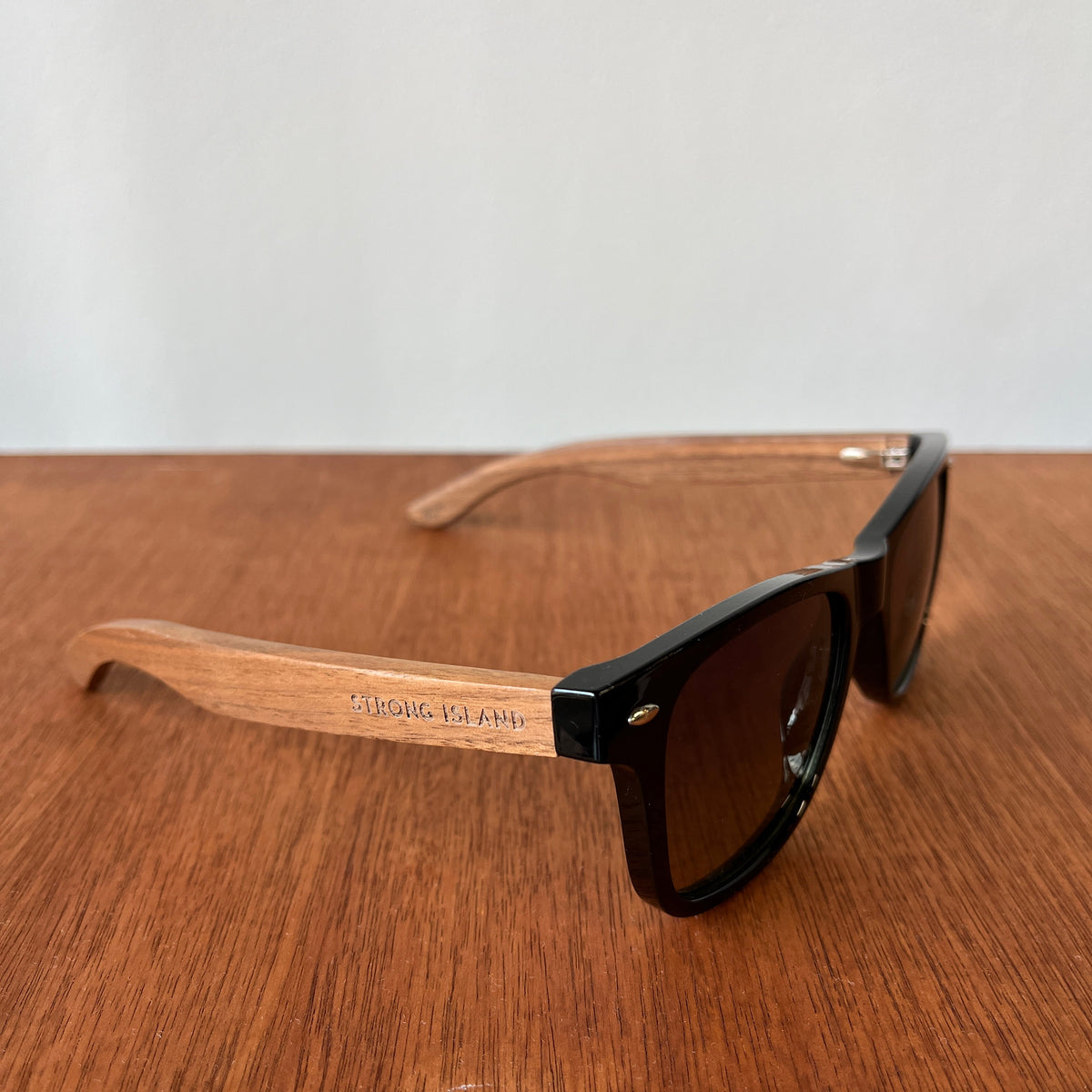 Classic Style Sunglasses - Wood