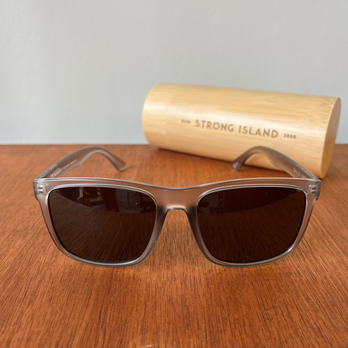 Classic Style Sunglasses - Grey